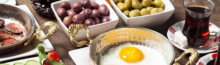 Необычный завтрак с яйцом по-турецки 